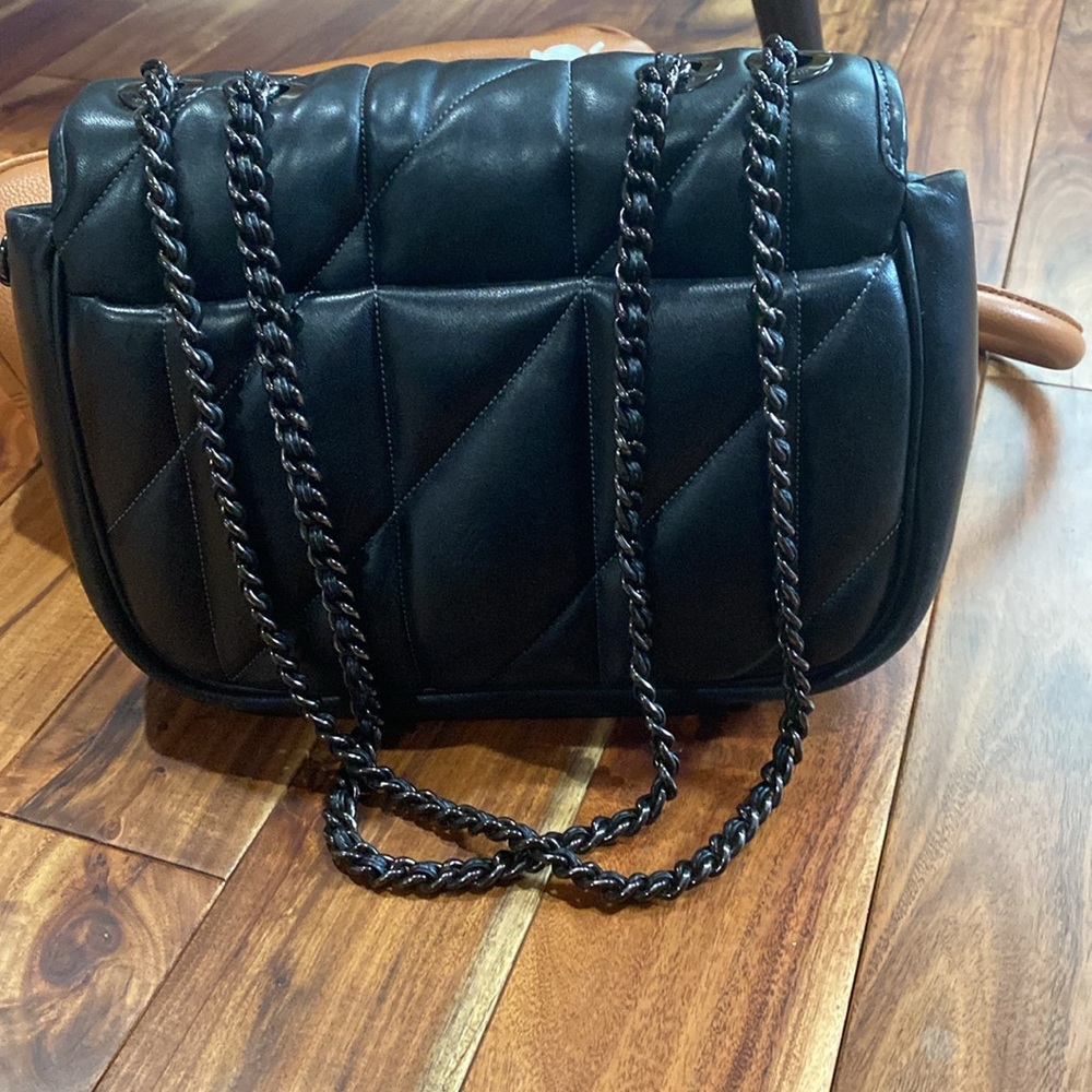 Comfortable - image 2